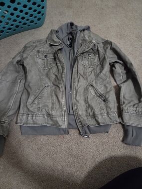 Woman's Lightweight Hooded Shirt Jacket in Gray